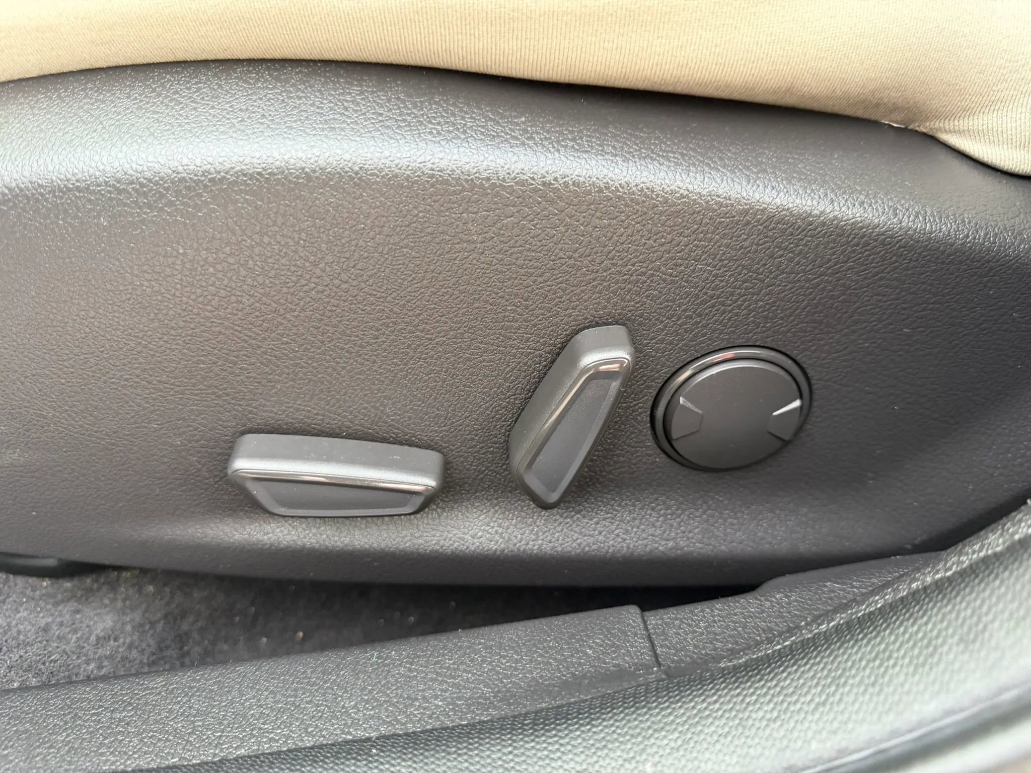 Used 2015 Ford Focus Titanium w/ Titanium Cold Weather Package image 29