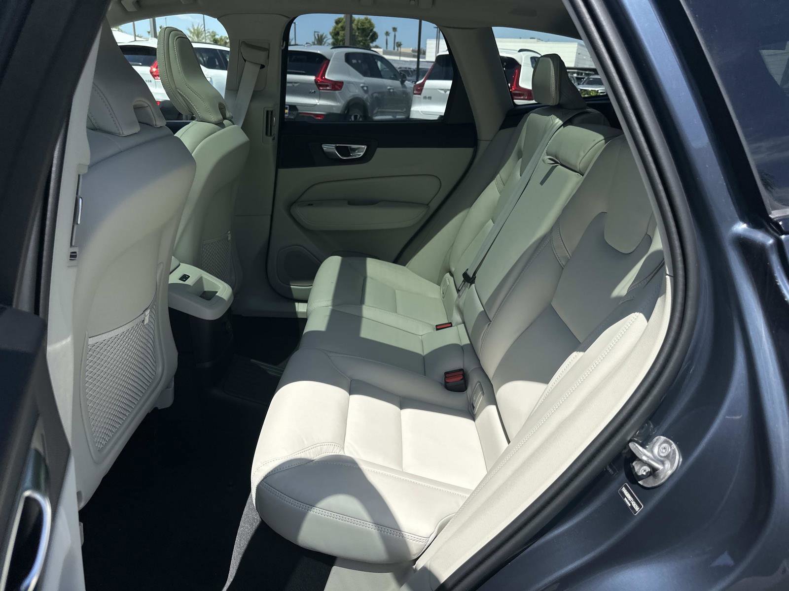 New 2026 Volvo XC60 T8 Ultra w/ Protection Package Premier AWD/4WD image 17