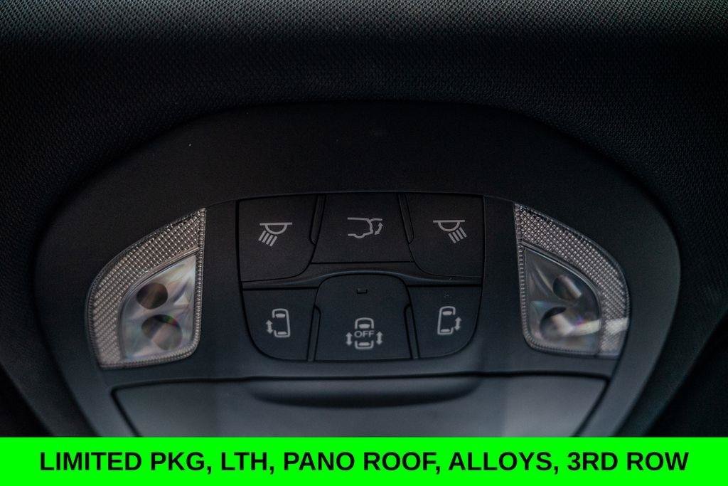 Used 2025 Chrysler Pacifica Limited FWD image 36