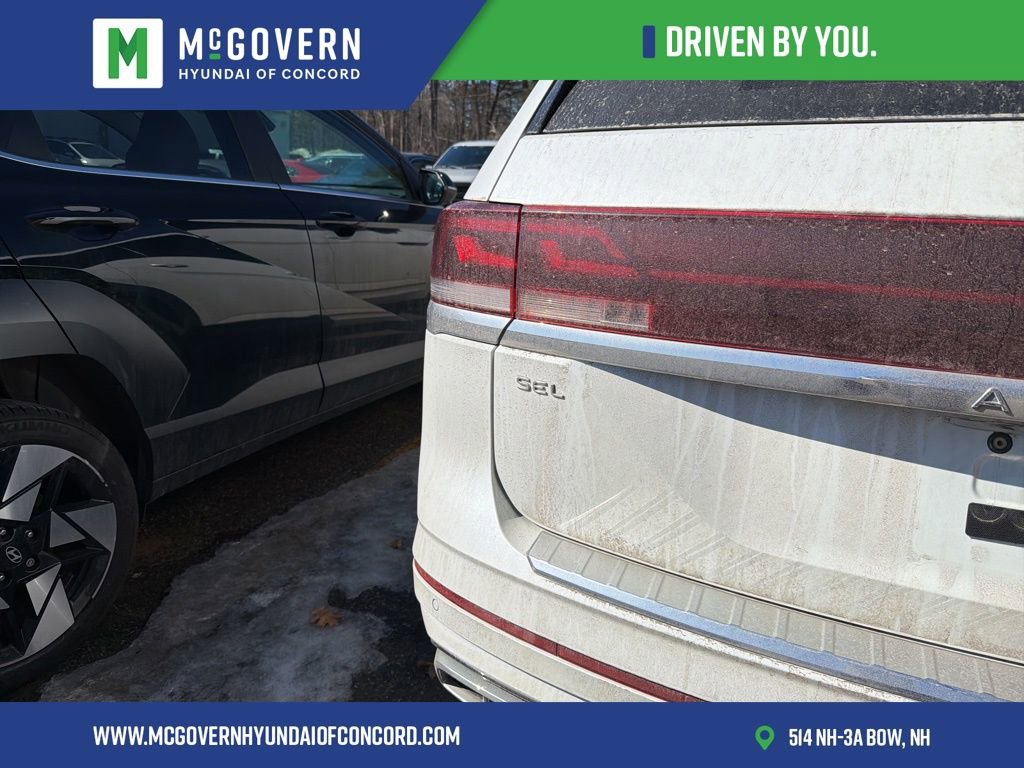 Used 2024 Volkswagen Atlas SEL Premium R-Line image 11