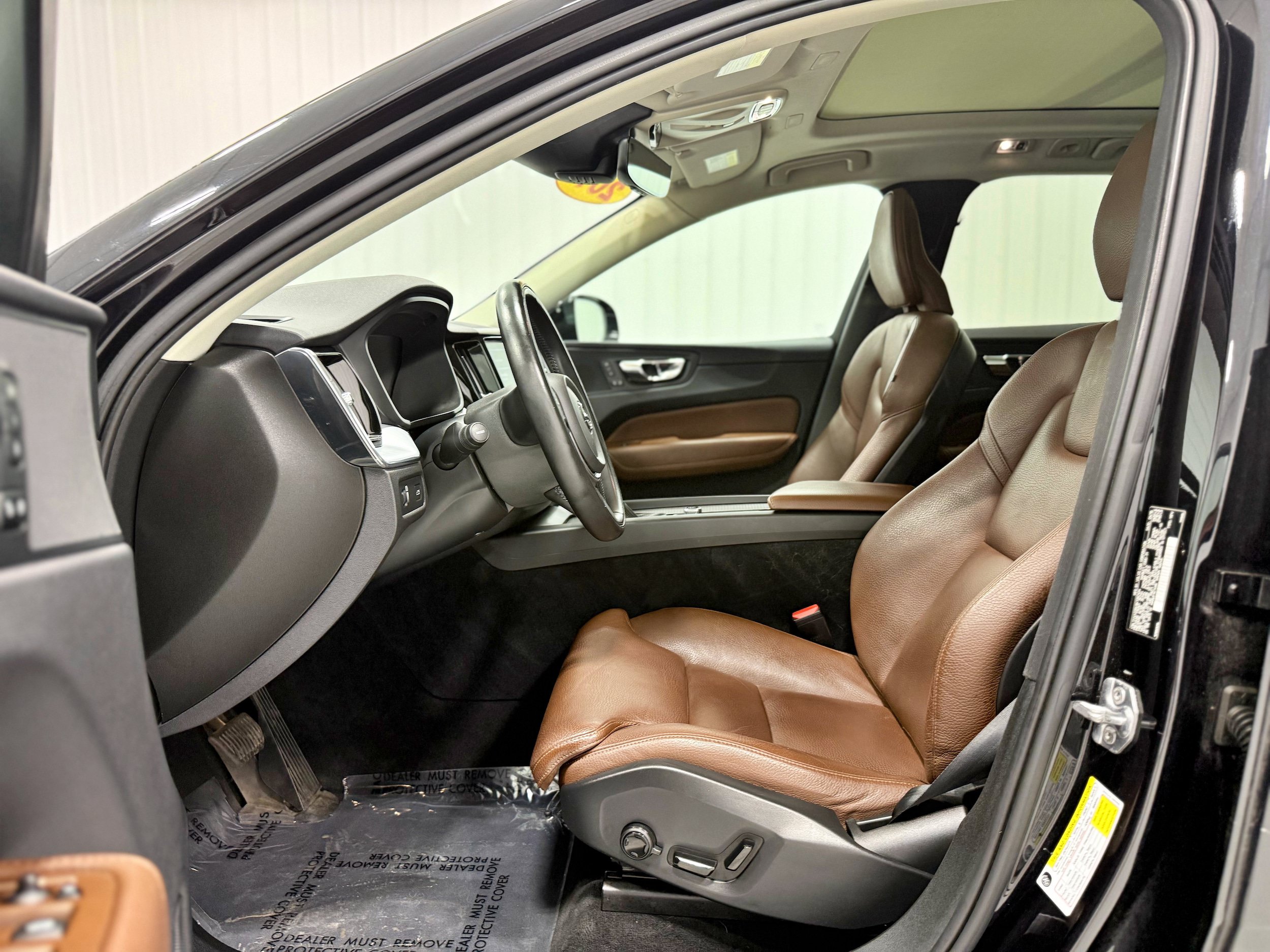 Used 2019 Volvo XC60 T6 Momentum w/ Premium Package AWD/4WD image 5