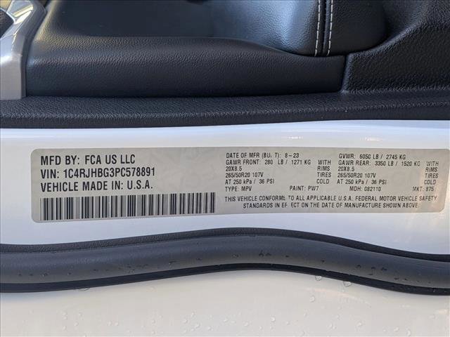 Used 2023 Jeep Grand Cherokee Limited w/ Luxury Tech Group II image 24