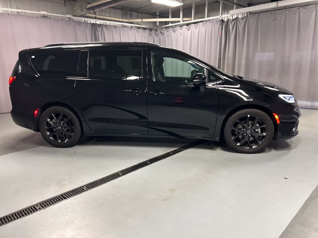 Used 2026 Chrysler Pacifica Select w/ S Appearance Package FWD image 8