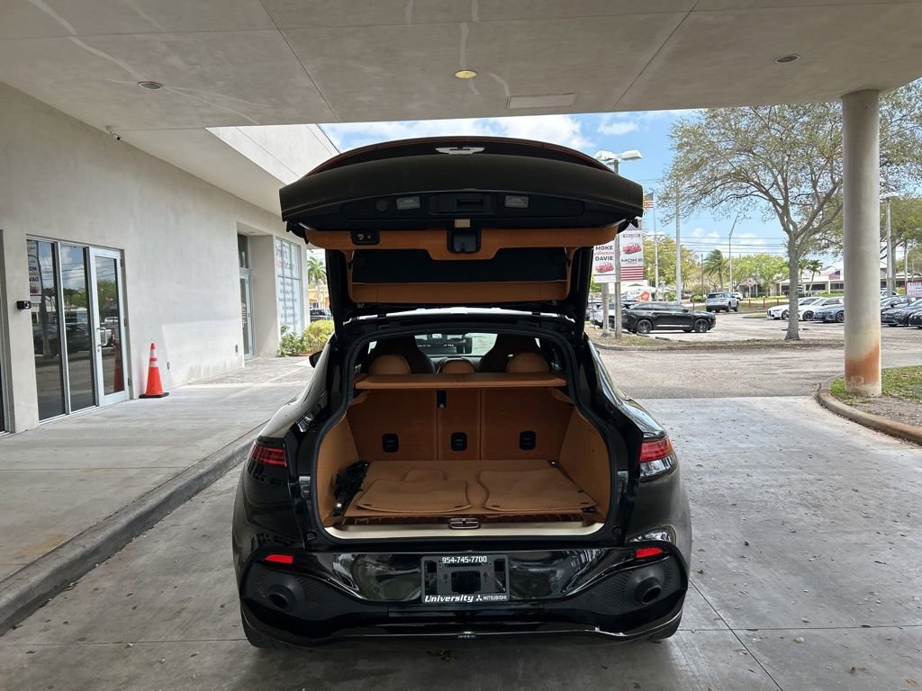 Used 2023 Aston Martin DBX image 33