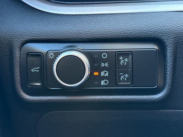 Used 2023 Ford Explorer XLT AWD/4WD image 33