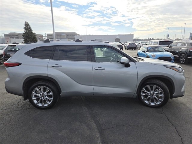 Used 2023 Toyota Highlander L image 21