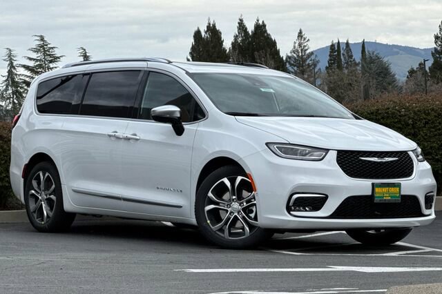 New 2026 Chrysler Pacifica Pinnacle image 2