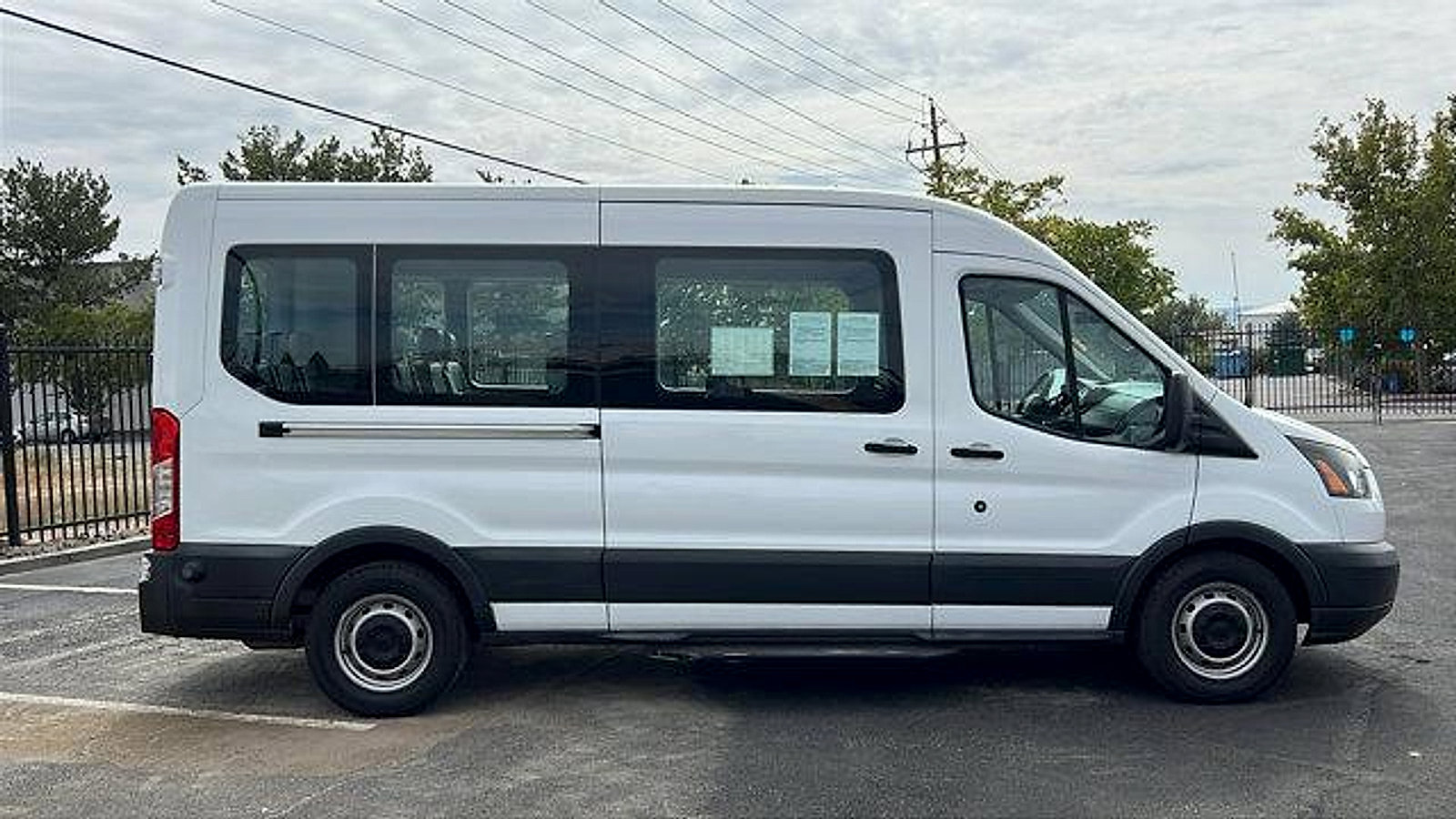 Used 2017 Ford Transit 350 XL image 4