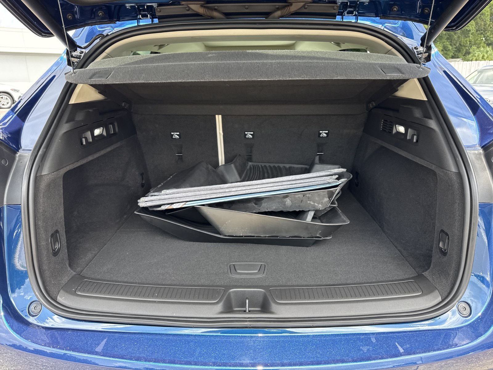 Used 2022 Buick Envision Avenir w/ Technology Package II FWD image 33