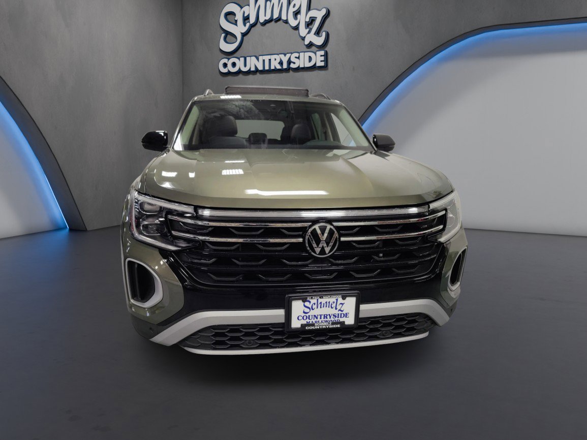 Used 2025 Volkswagen Atlas Peak Edition SE image 2