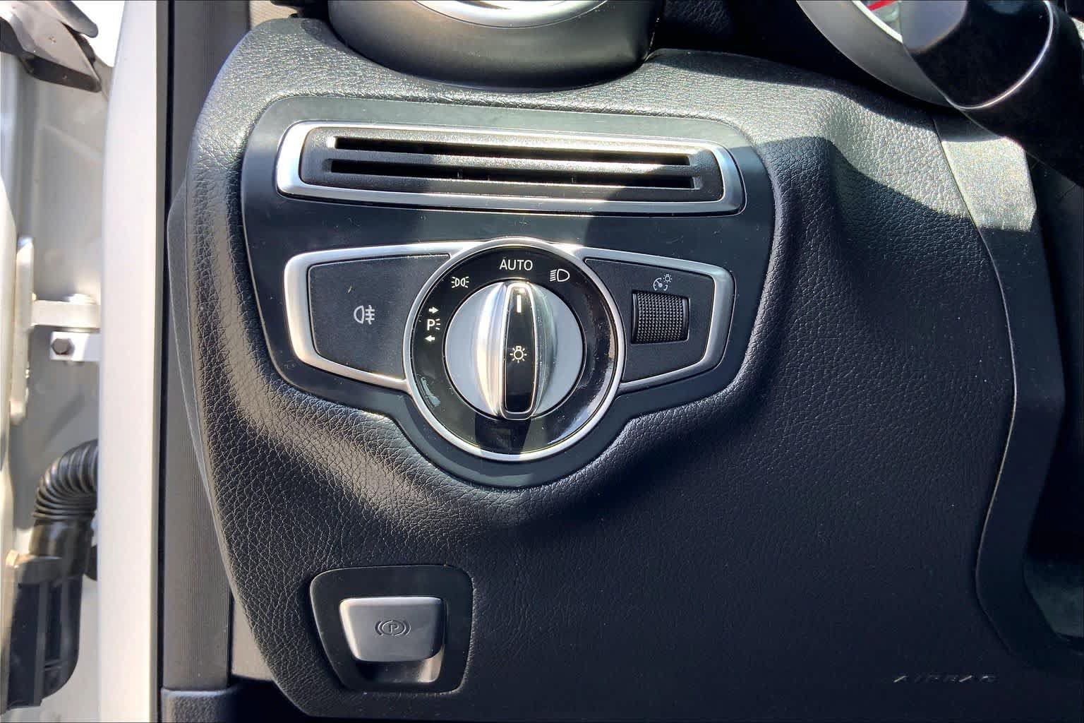 Used 2015 Mercedes-Benz C 300 4MATIC Sedan image 32