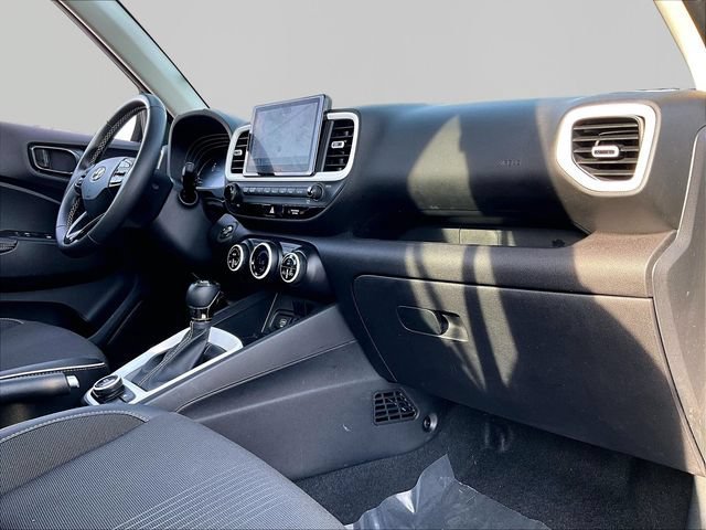 Used 2024 Hyundai Venue Limited FWD image 14