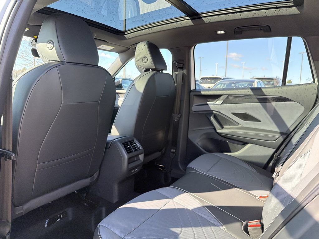 New 2026 Volkswagen Tiguan SE R-Line FWD image 13