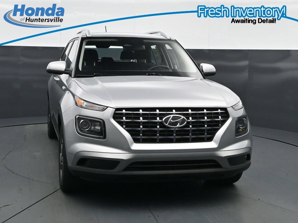 Used 2025 Hyundai Venue SEL FWD image 3