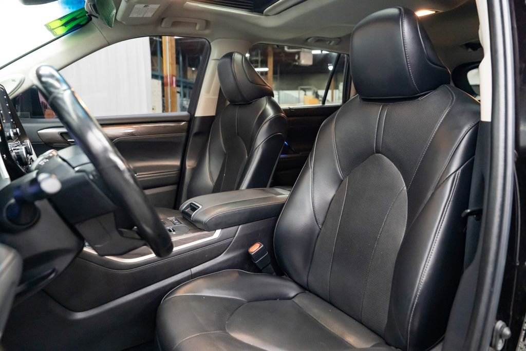 Used 2022 Toyota Highlander Limited image 23