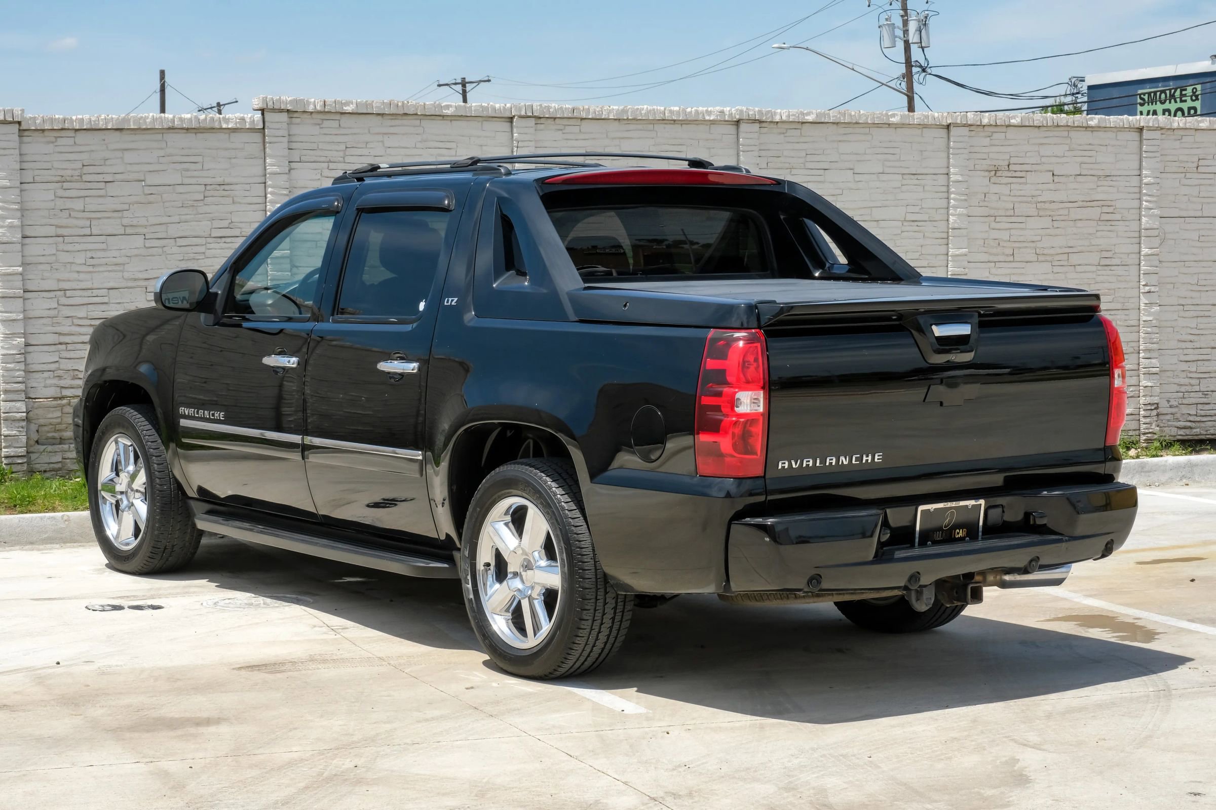 Used 2012 Chevrolet Avalanche LTZ RWD image 11