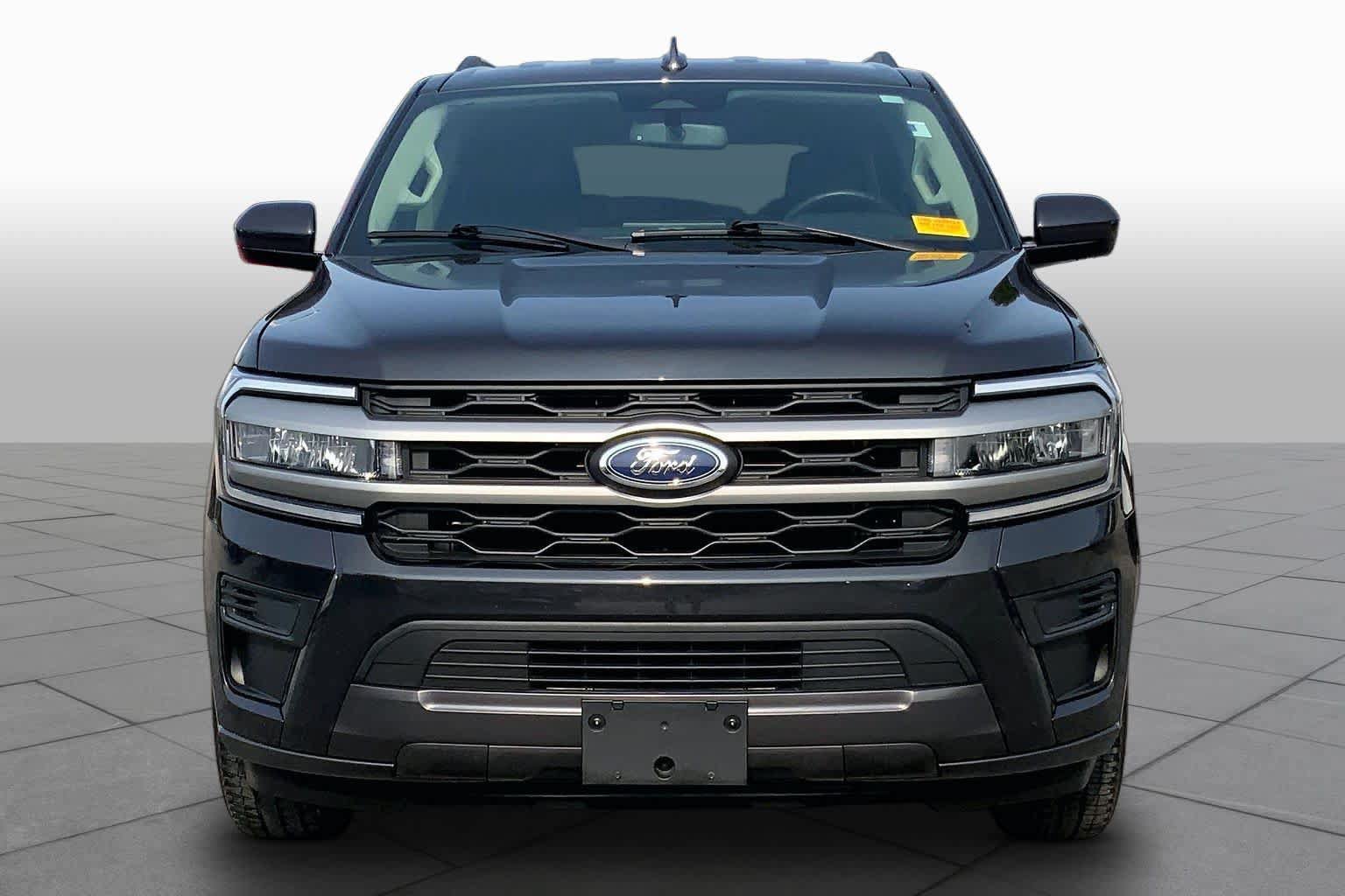 Used 2023 Ford Expedition XLT RWD image 4