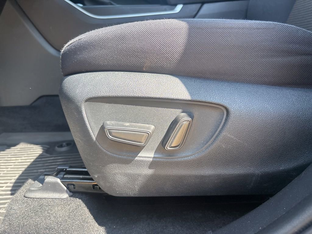 Used 2022 Toyota Highlander LE image 17