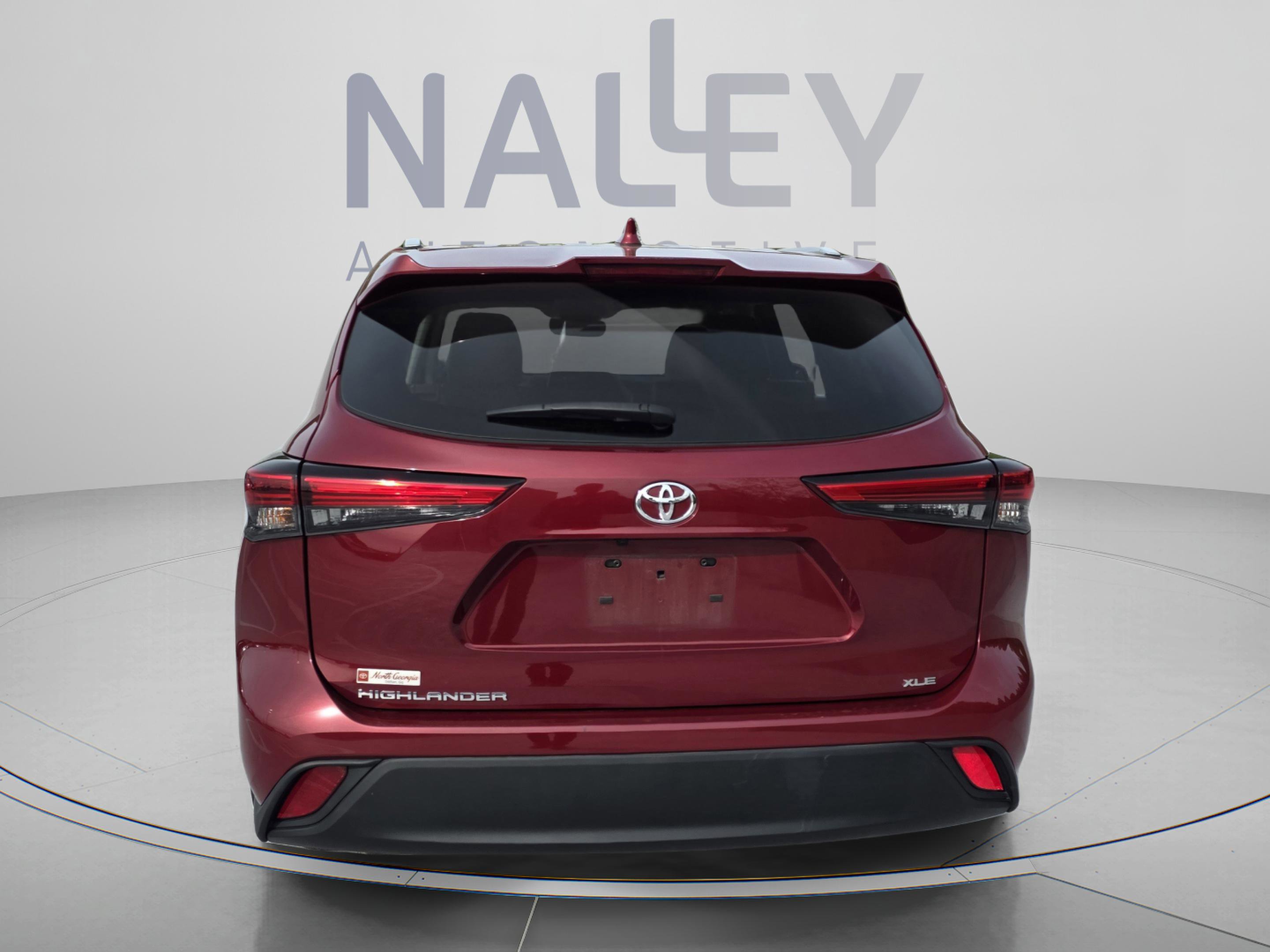 Used 2023 Toyota Highlander XLE image 4