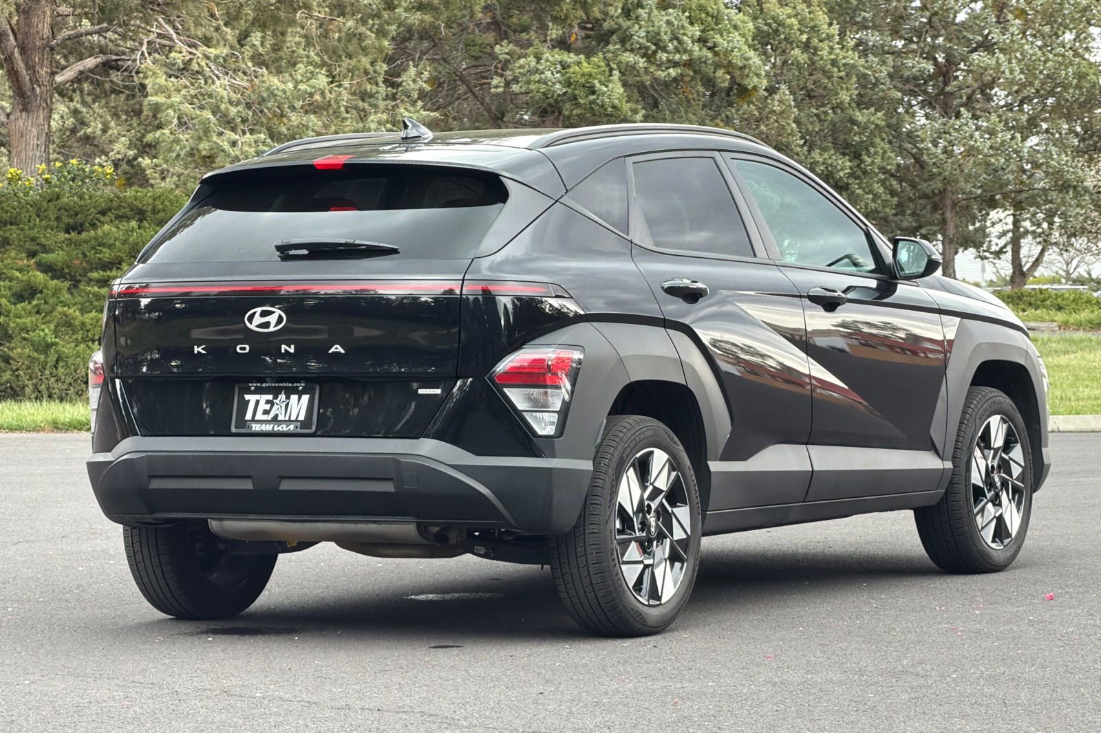 Used 2025 Hyundai Kona SEL AWD/4WD image 4