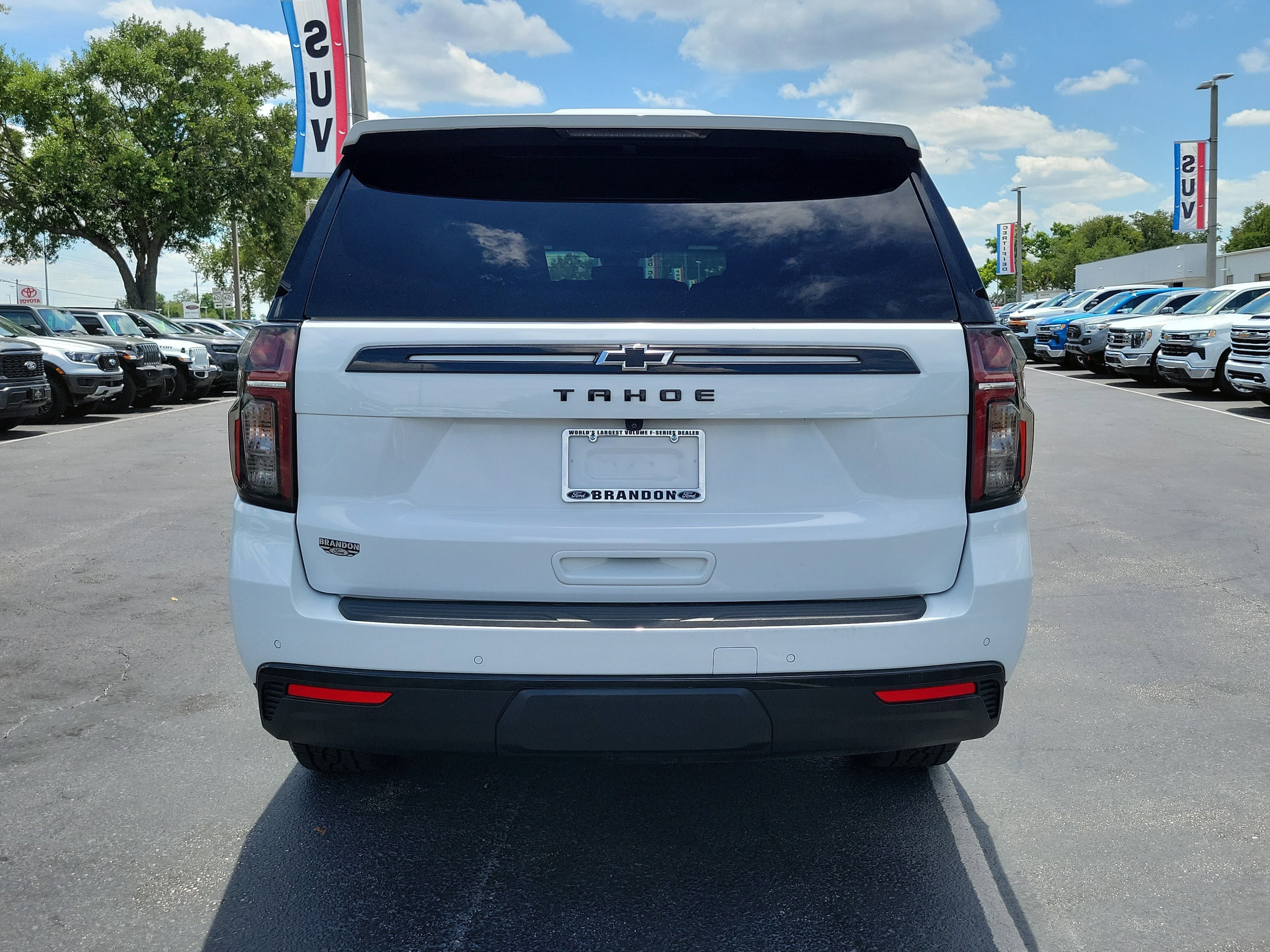 Used 2023 Chevrolet Tahoe Z71 w/ Luxury Package AWD/4WD image 8