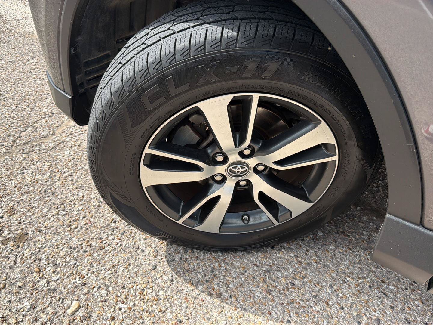 Used 2018 Toyota RAV4 XLE AWD/4WD image 9