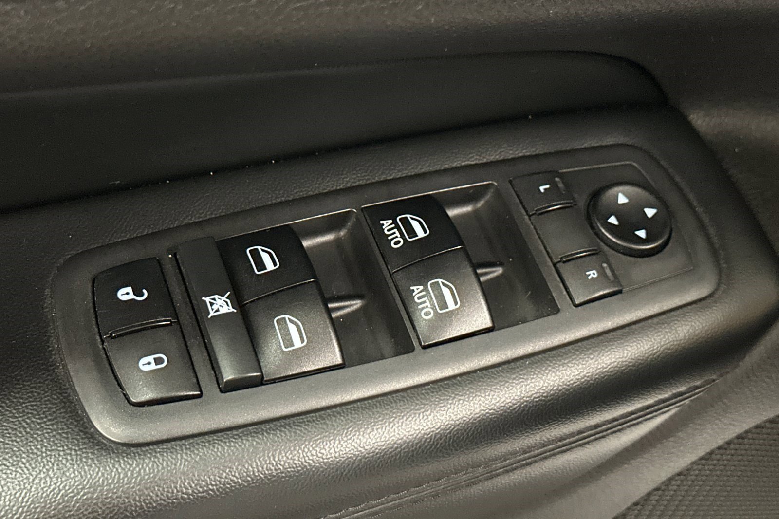 Used 2018 Jeep Grand Cherokee Limited image 15