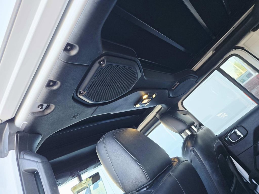 Used 2022 Jeep Wrangler Unlimited Sahara w/ Safety Group image 17