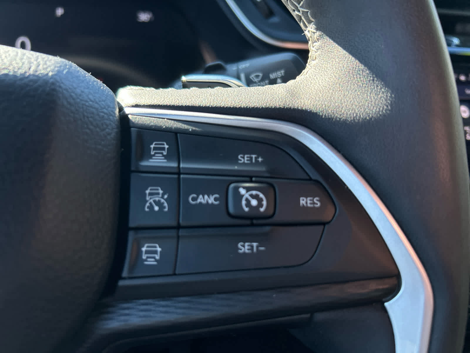 Used 2023 Jeep Grand Cherokee Altitude AWD/4WD image 26