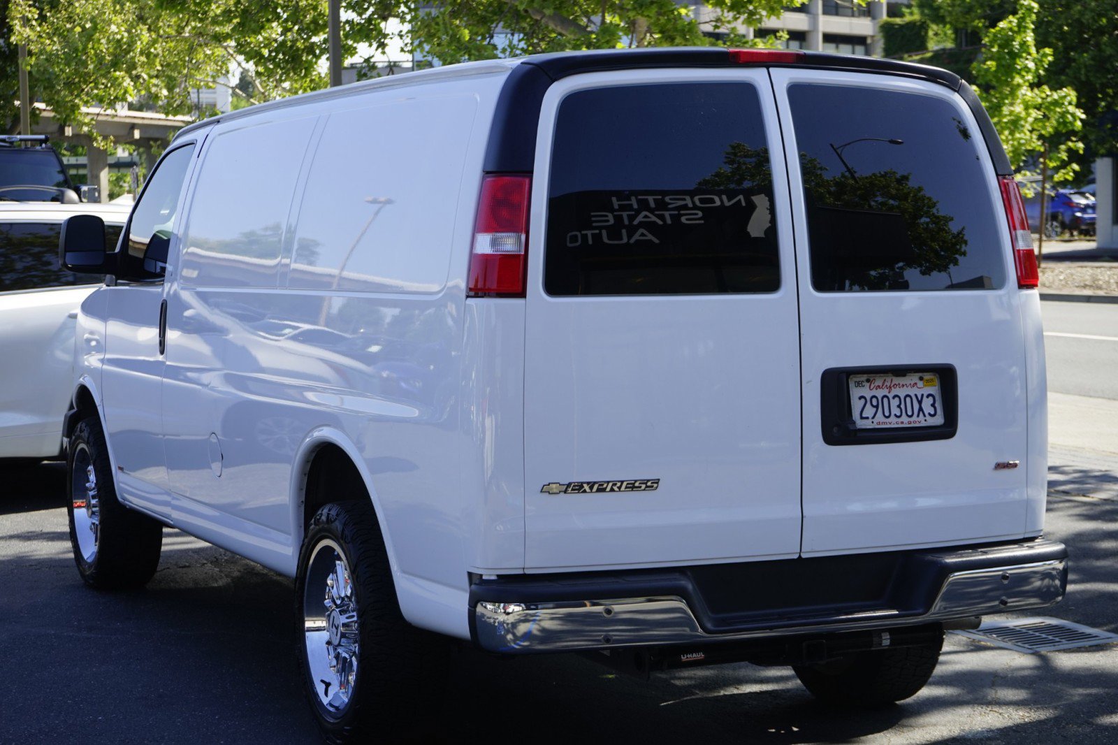 Used 2021 Chevrolet Express 2500 w/ Driver Convenience Package image 11