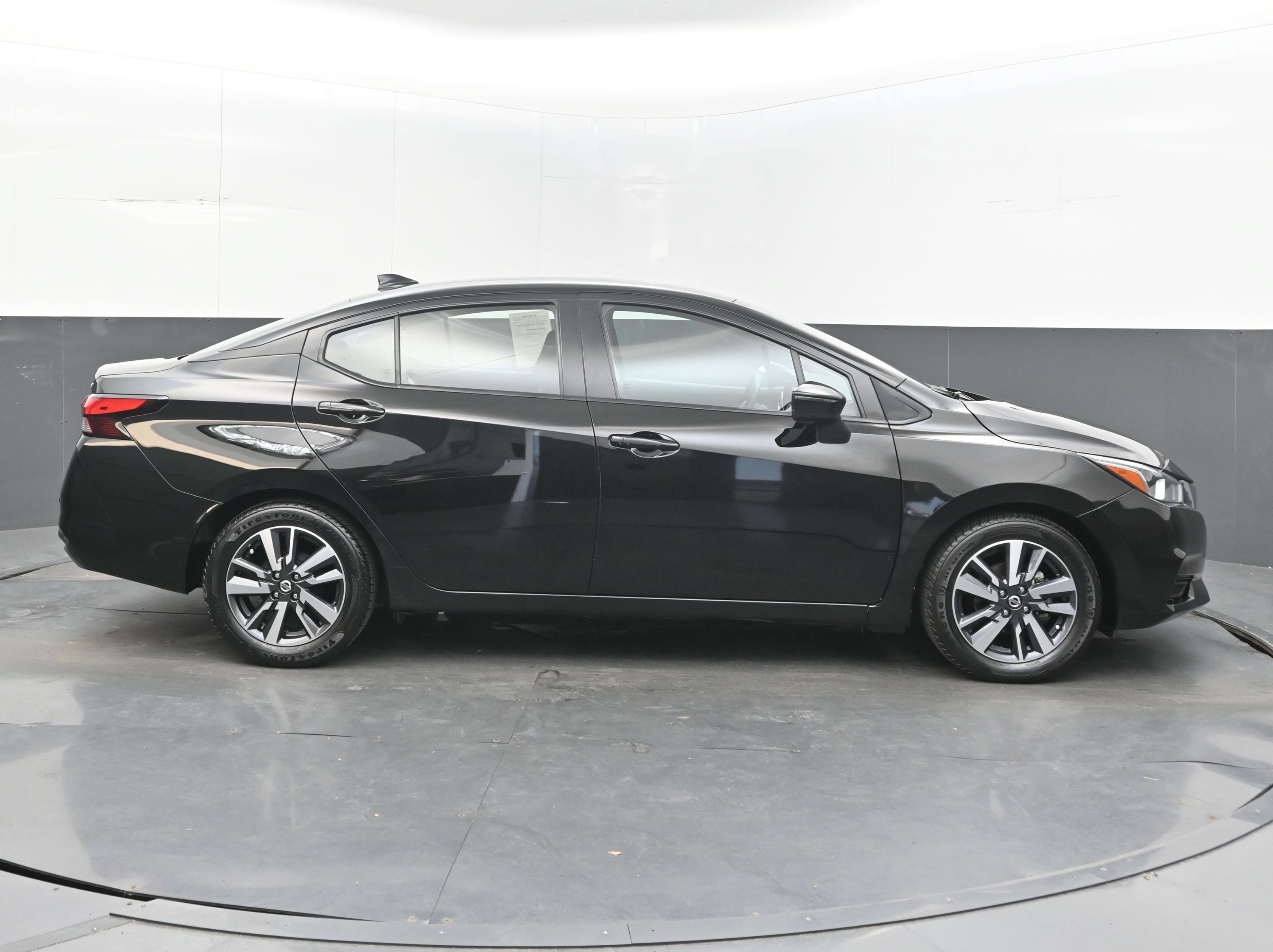 Used 2021 Nissan Versa SV FWD image 8