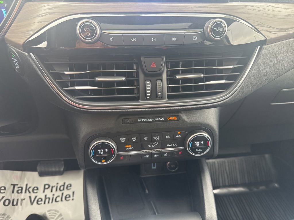 Used 2020 Ford Escape Titanium w/ Titanium Premium Package 2.0 FWD image 36