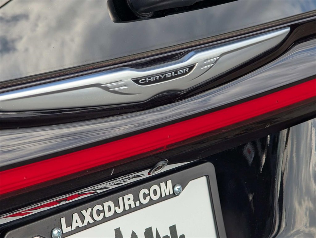 Used 2024 Chrysler Pacifica Select image 5