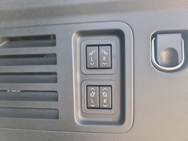 New 2026 Chevrolet Traverse RS image 8