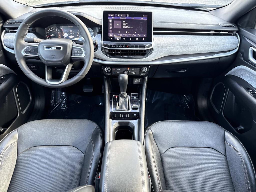 Used 2023 Jeep Compass Latitude image 16