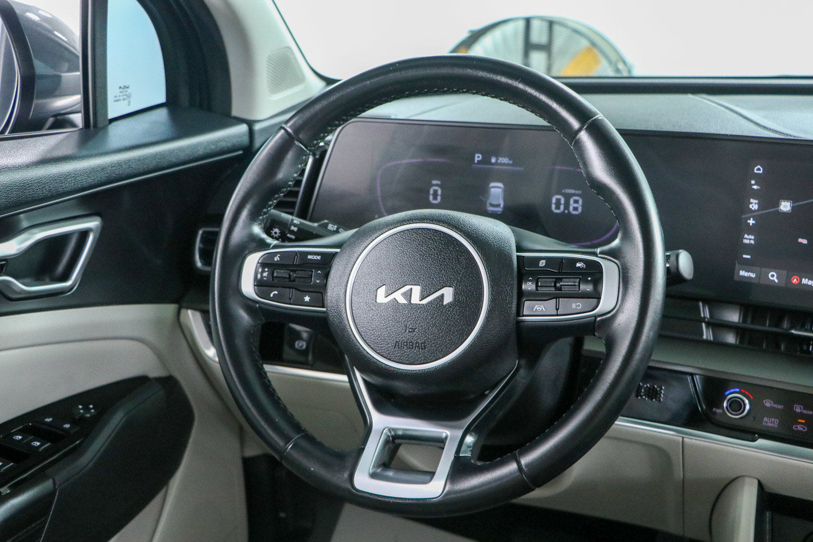 Used 2024 Kia Sportage EX FWD image 12