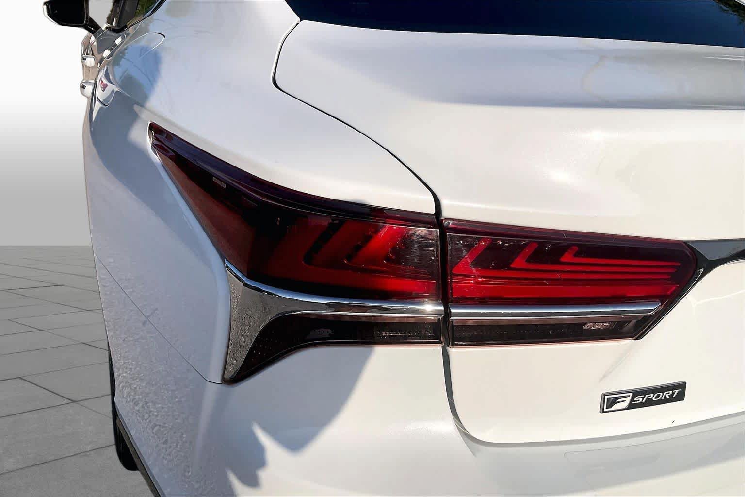 Used 2018 Lexus LS 500 F Sport w/ Accessory Package (Z2) AWD/4WD image 29