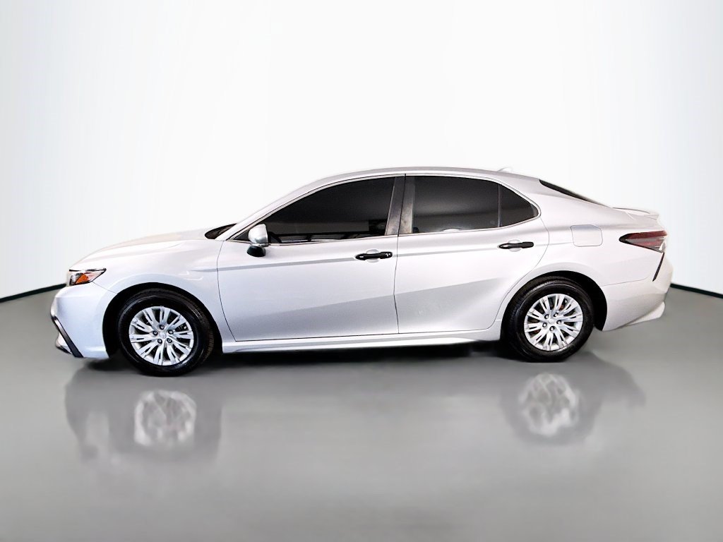 Used 2022 Toyota Camry SE w/ Convenience Package FWD image 6