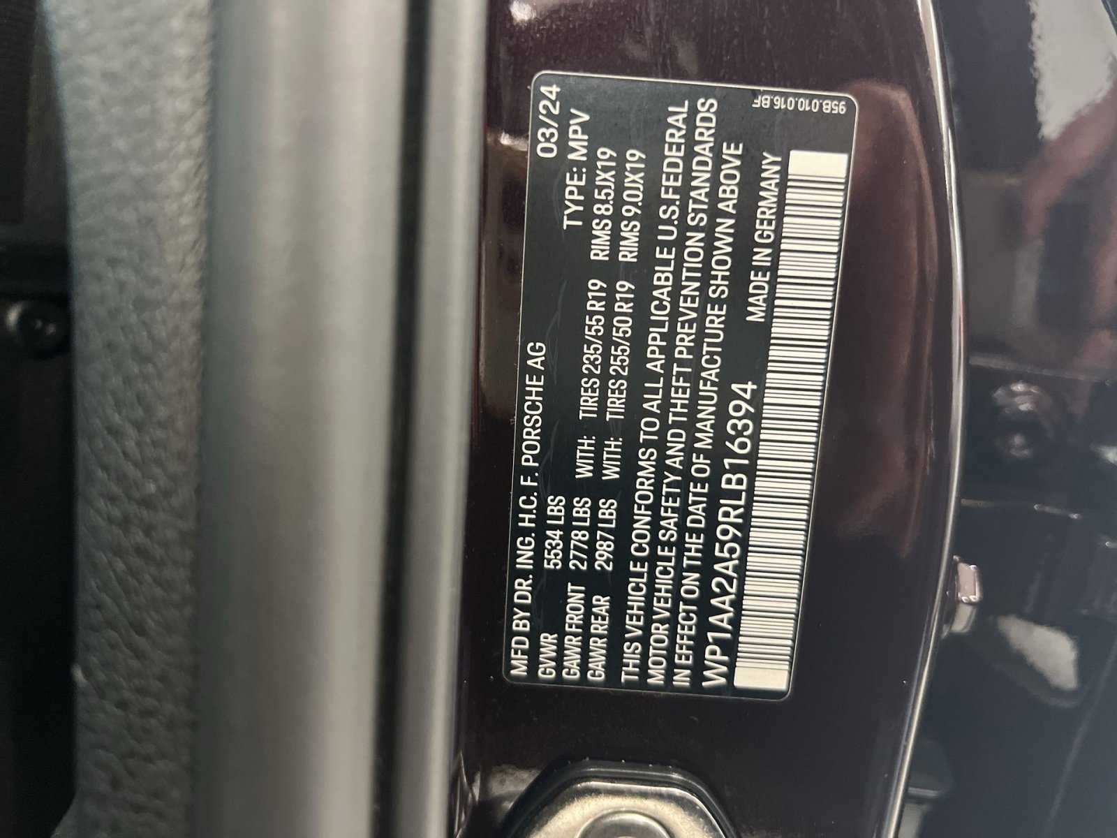 Used 2024 Porsche Macan Base image 29