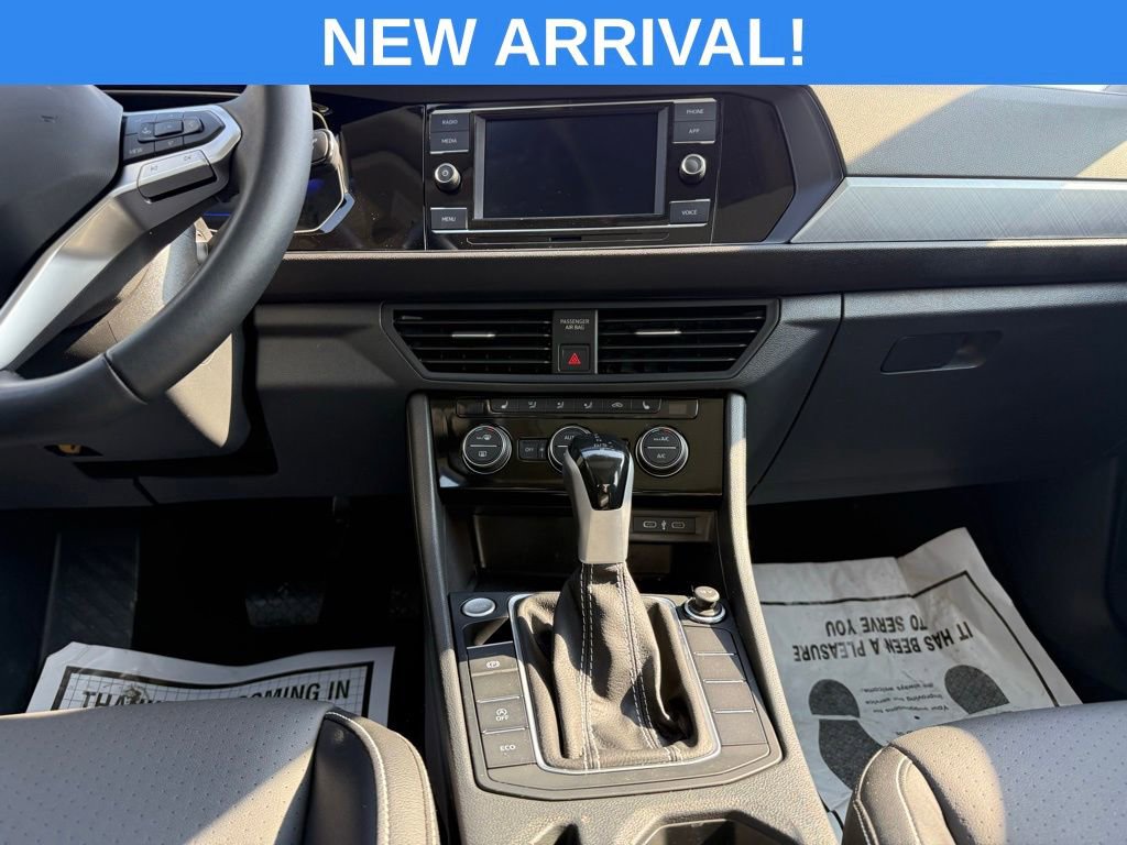 Used 2024 Volkswagen Jetta SE image 32