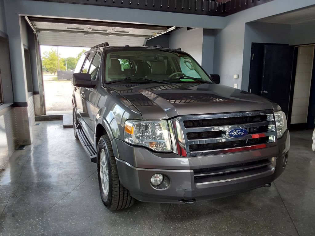 Used 2014 Ford Expedition XLT w/ Leather Seating Package AWD/4WD image 10