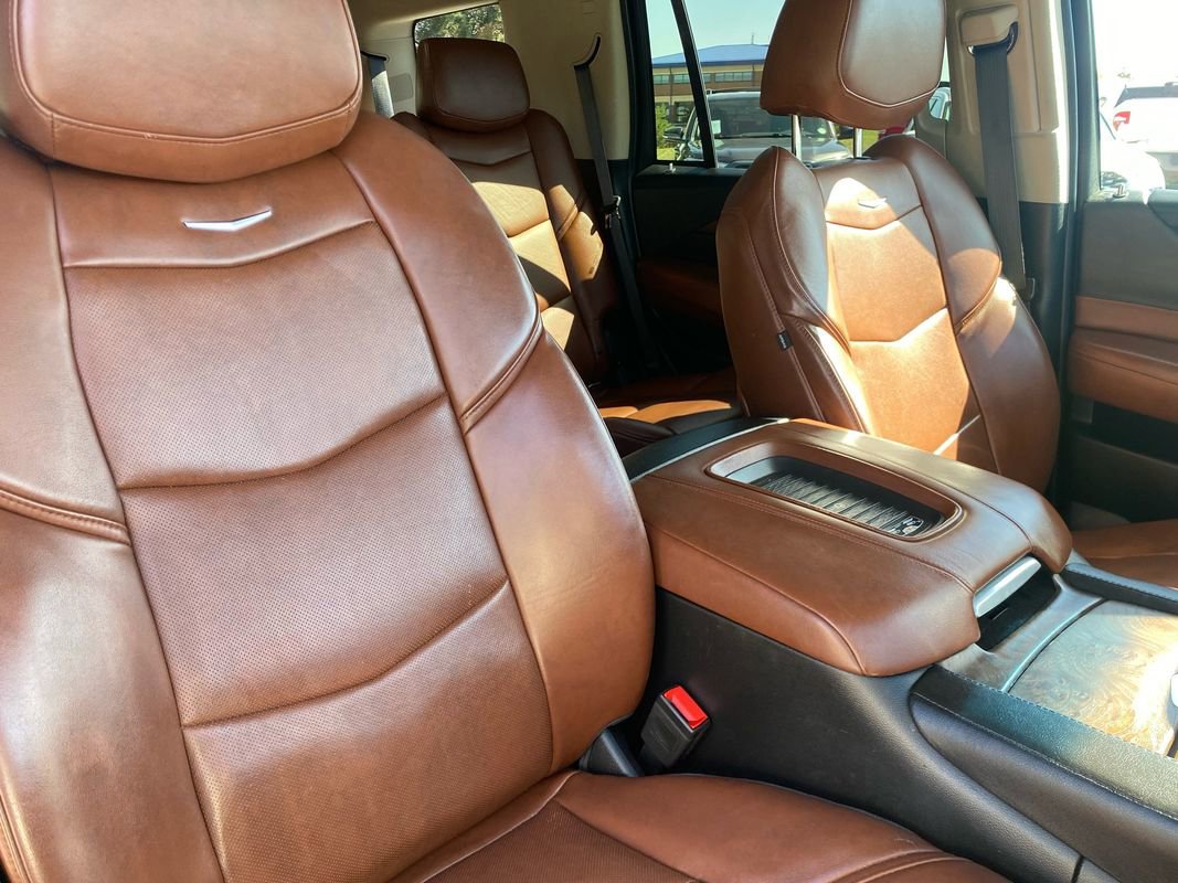 Used 2019 Cadillac Escalade Premium Luxury AWD/4WD image 17