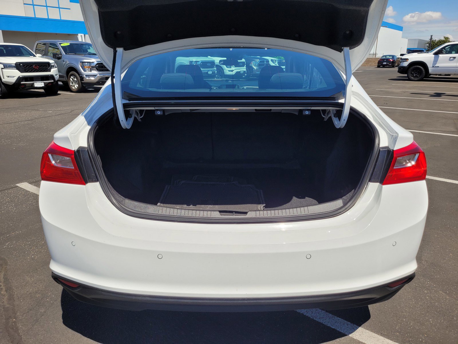 Used 2025 Chevrolet Malibu LT FWD image 27