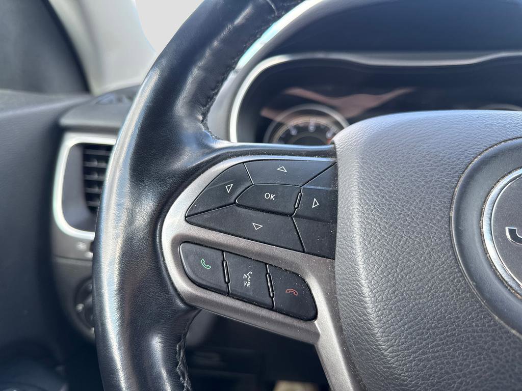 Used 2020 Jeep Cherokee Latitude Plus w/ Cold Weather Group AWD/4WD image 14