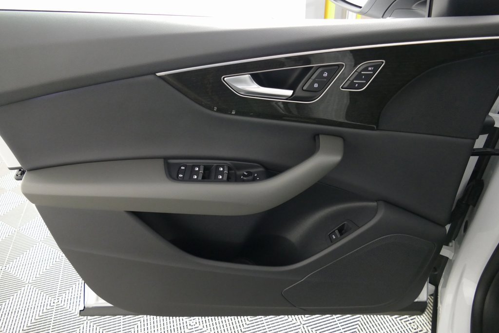 Used 2024 Audi Q8 Premium image 10