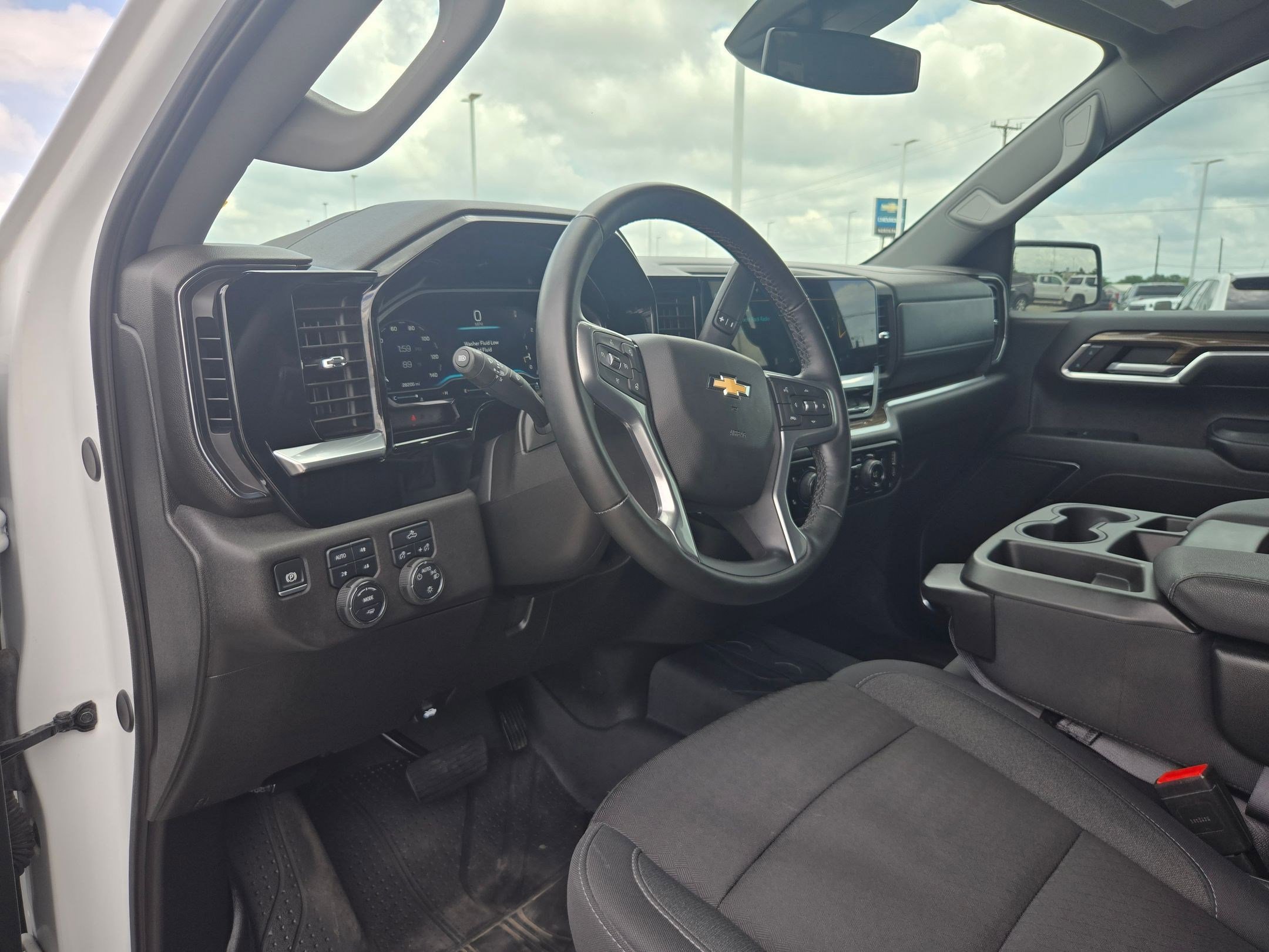 Used 2024 Chevrolet Silverado 1500 LT w/ Z71 Off-Road Package AWD/4WD image 11