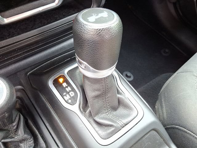 Used 2020 Jeep Wrangler Sport AWD/4WD image 13