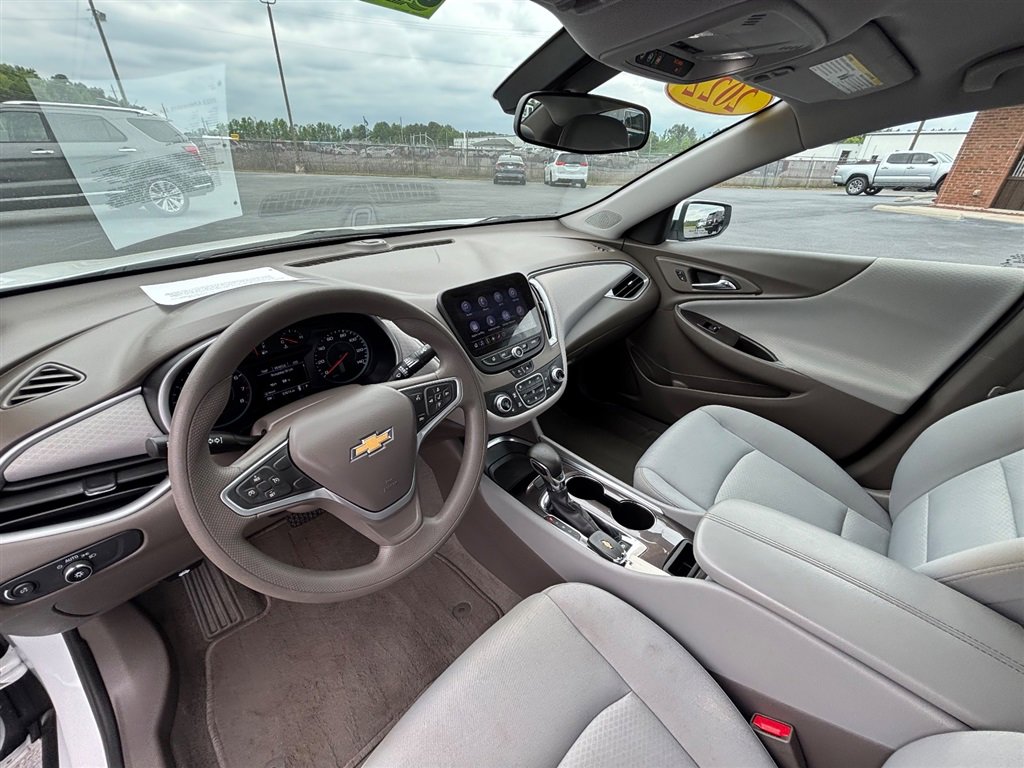 Used 2022 Chevrolet Malibu LT FWD image 11