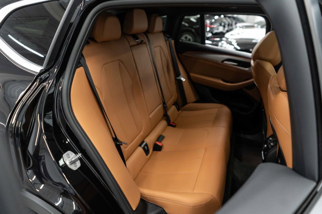 Used 2025 BMW X4 xDrive30i image 12