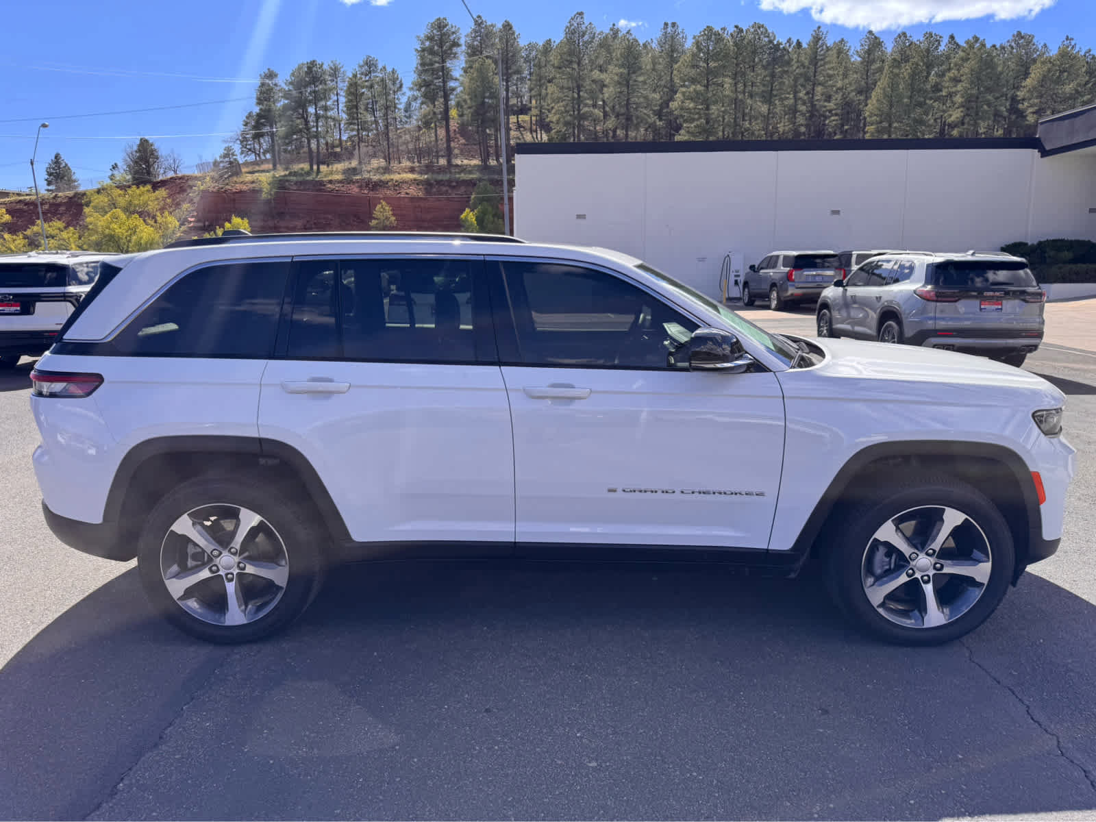 Used 2022 Jeep Grand Cherokee Limited 4xe AWD/4WD image 6